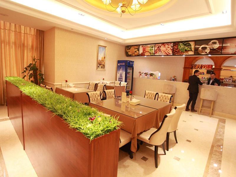 Vienna International Hotel Guigang Hecheng Road Exterior photo